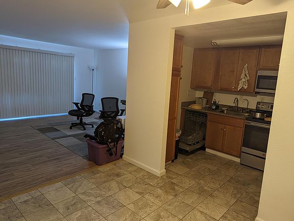2nd image of 940 Linden Ave #117