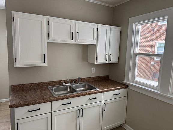 4th image of 1328 Evelyn St #1