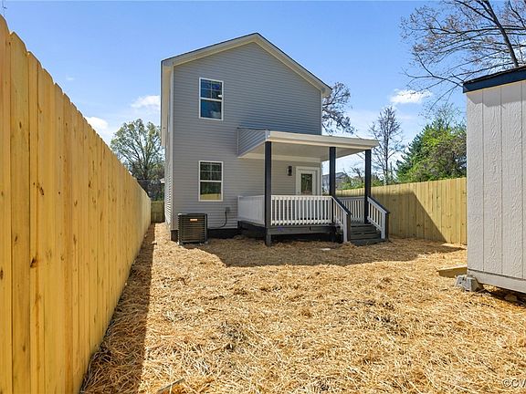 5th image of 823 Wesley St