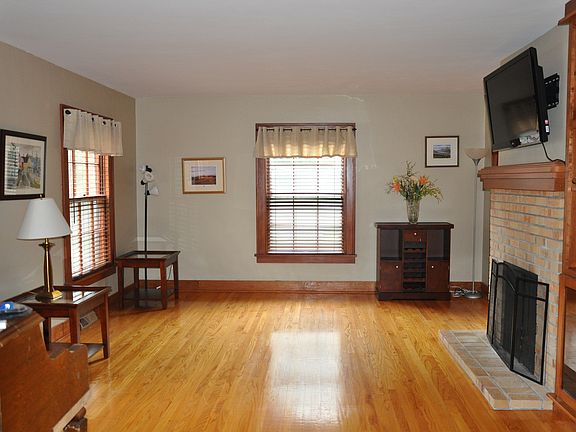 5th image of 2559 Lake Dr SE