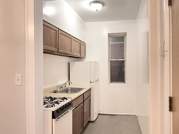 3rd image of 2405 W Wilson Ave #5