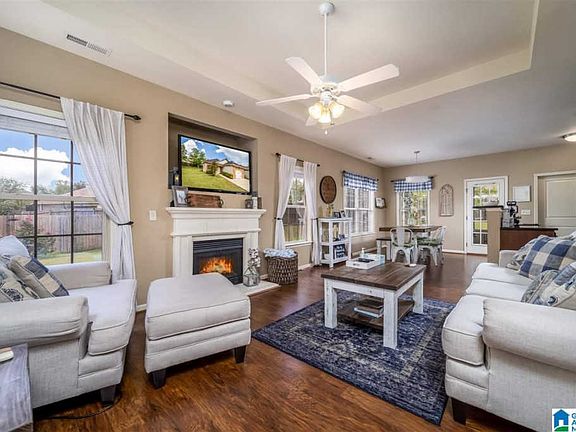 3rd image of 1028 Meriweather Dr