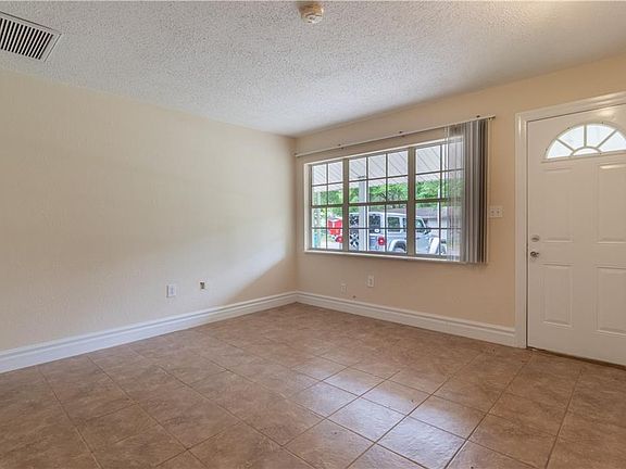2nd image of 712 Powell St