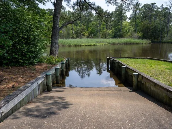 802 Heritage Pt, Chesapeake, VA 23322