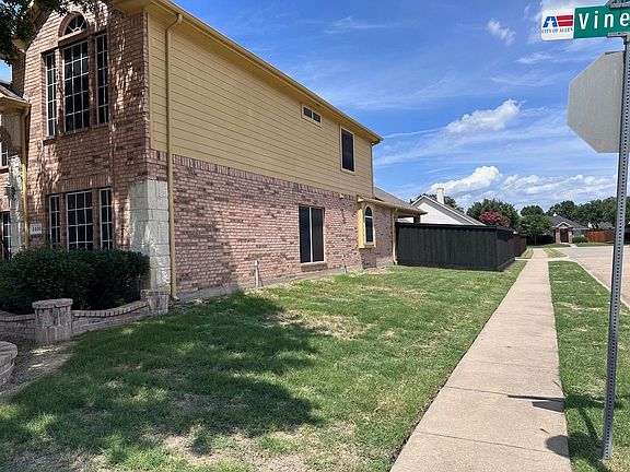 3rd image of 1400 Vineyard Dr