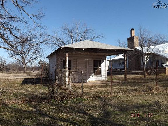 3rd image of 1004 E Fort Worth St