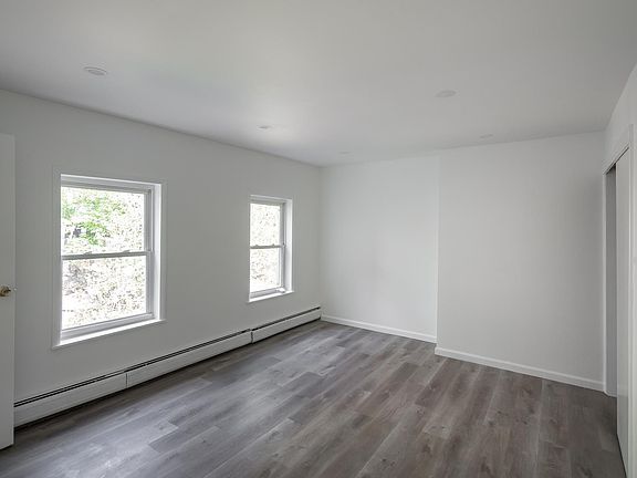 3rd image of 283 Grand St #2