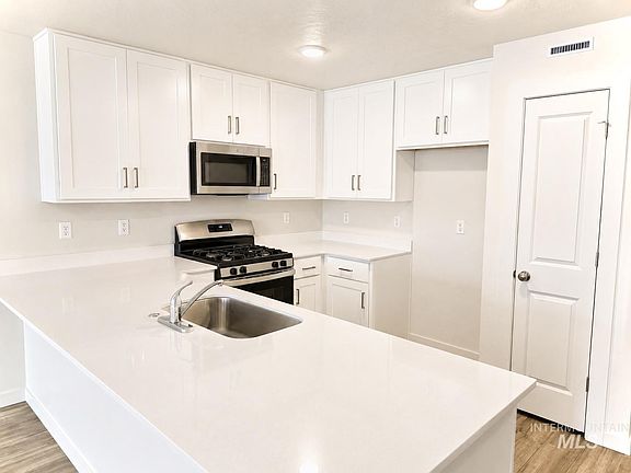 3rd image of 3305 E Mossy Rock Ct