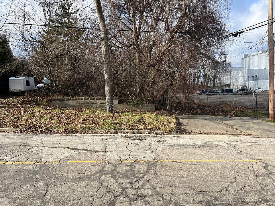 2nd image of 1400 Barclay St
