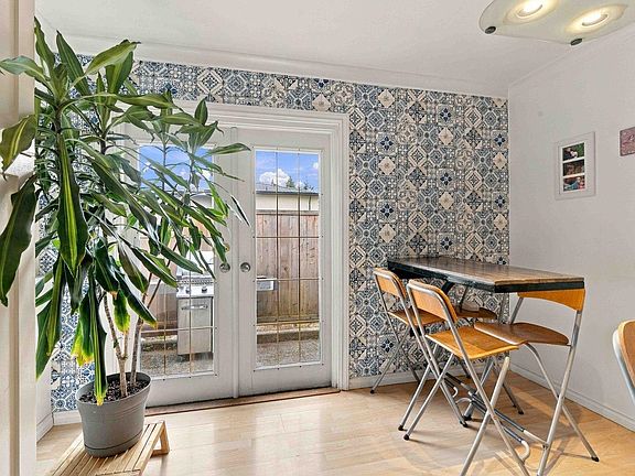 4th image of 6671 Carncross Cres
