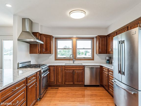 5th image of 4340 Forest Glen Dr
