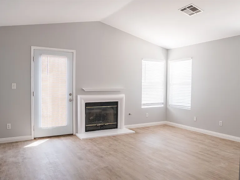 39748 Gorham Ln — Photo 18