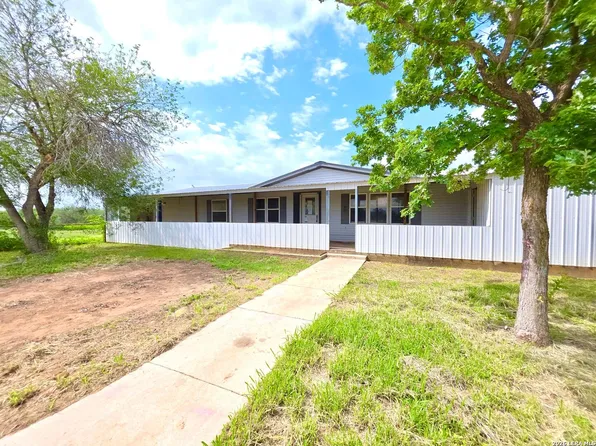 635 E Ditto Rd, Poteet, TX 78065