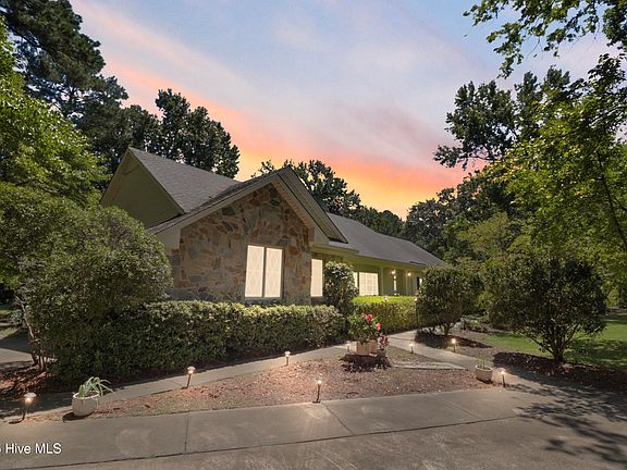 5th image of 1601 Cambridge Drive