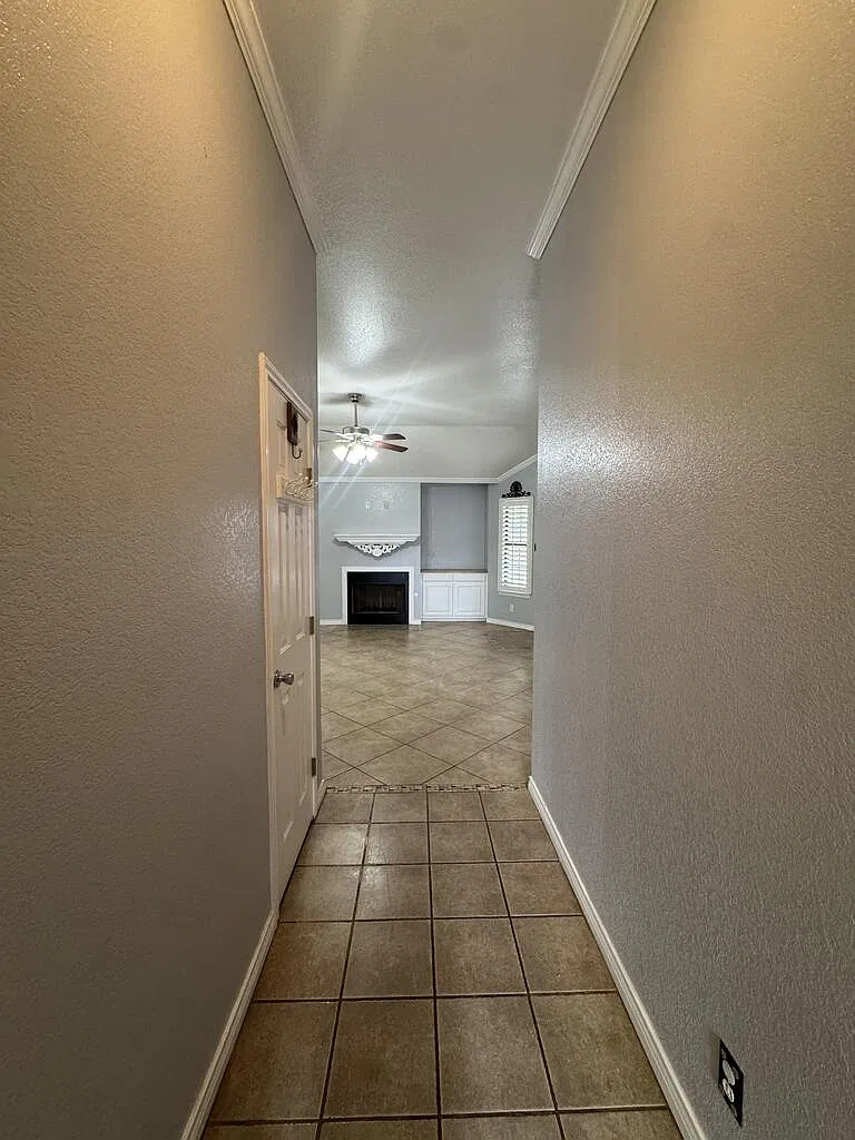 4 bed, 2.0 bath, 1620 sqft, $3,000 — Photo 2