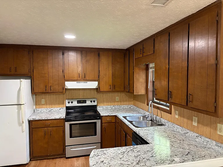 4218 Centennial Trl — Photo 8