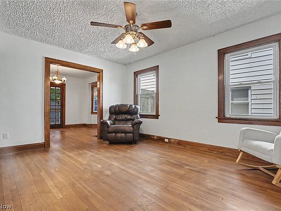 4th image of 326 S Firestone Blvd