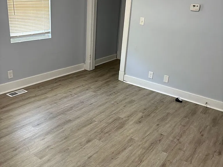 507 Henrie St — Photo 2