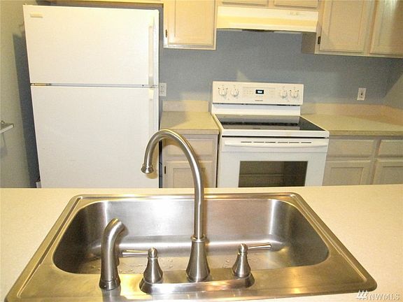3rd image of 11532 15th Ave NE APT 302