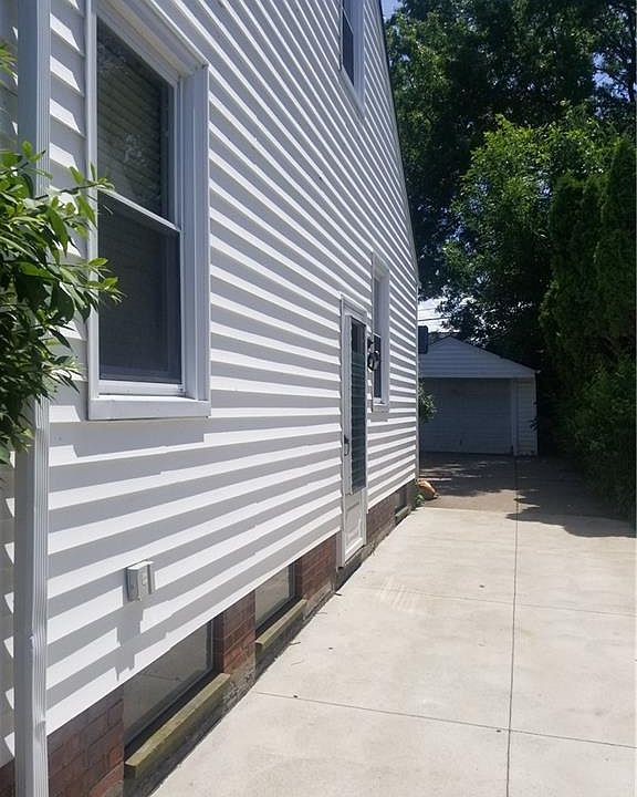 2nd image of 21400 Naumann Ave
