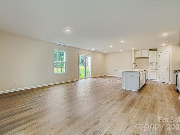 4th image of 3217 Crawford Ave