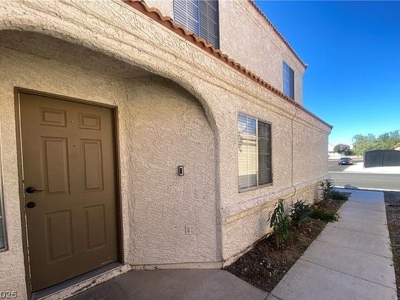 2nd image of 212 Dawn Isle Dr