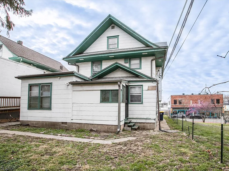 908 E 31st St — Photo 5