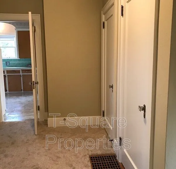 9056 Avondale Rd NE — Photo 15