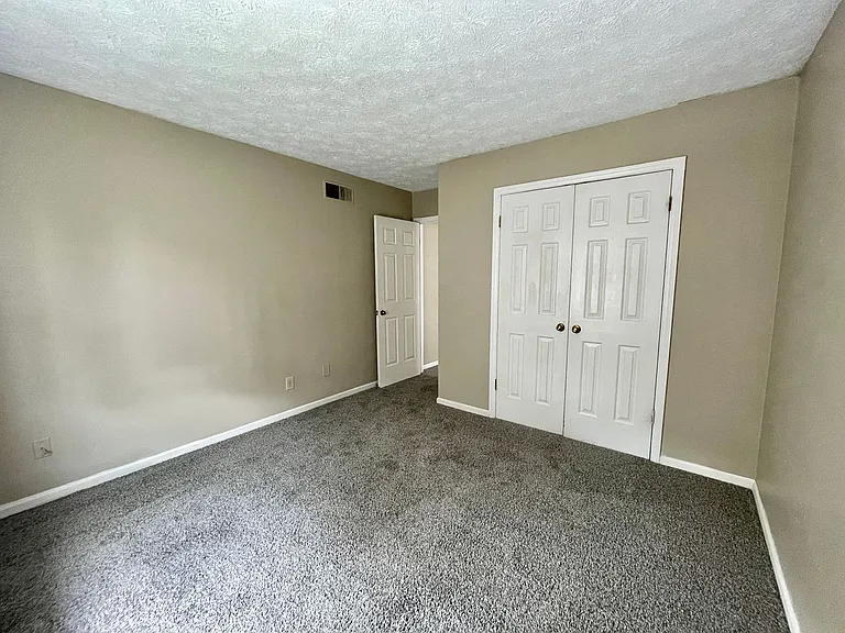404 Whispering Hills Dr — Photo 12