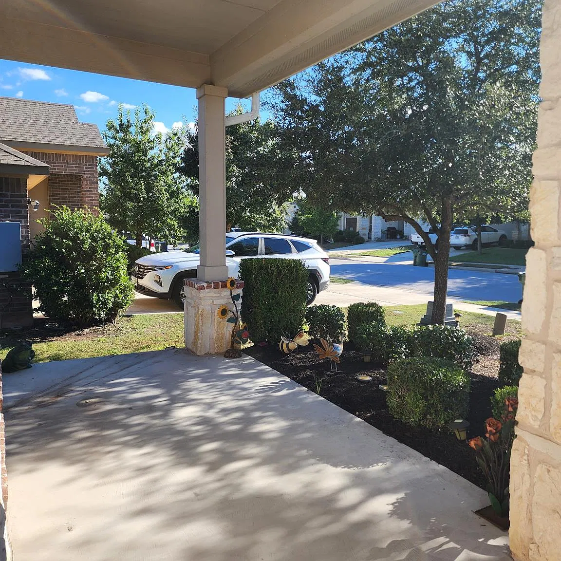 3 bed, 2.0 bath, 1962 sqft, $2,200 — Photo 2