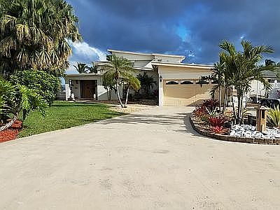 2nd image of 1192 SW Pelican Cres