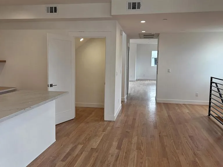 915 N Ridgewood Pl — Photo 6