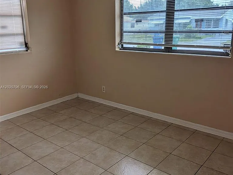 6425 SW 22nd St — Photo 7