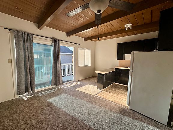 Entrance to living room & kitchen area