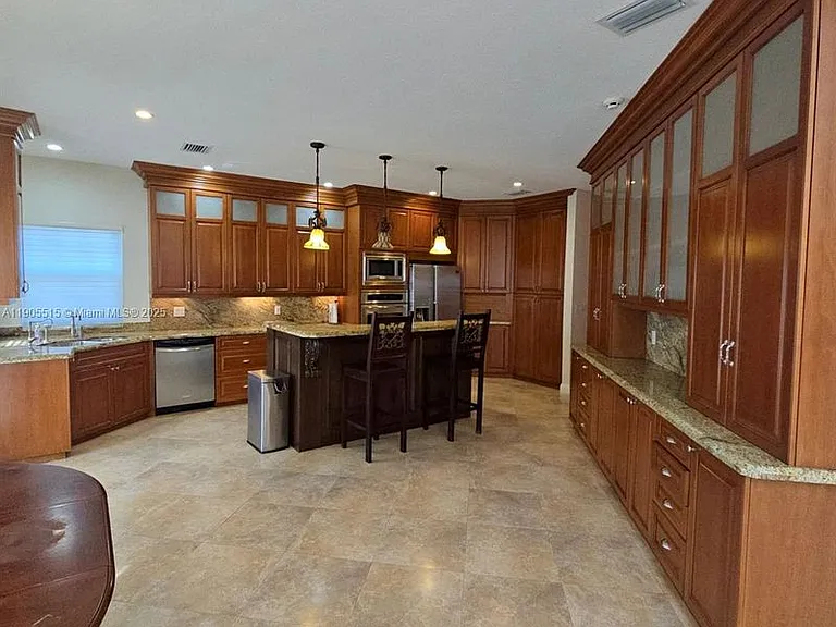 2136 NW 4th St #HOME — Photo 2