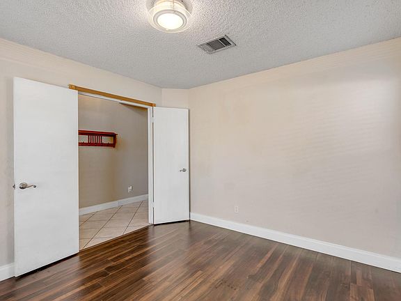 5th image of 1405 Lantern Light Dr