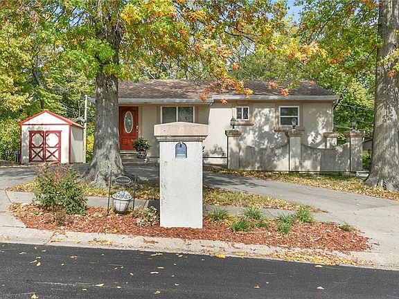 4th image of 8362 Elizabeth Ave