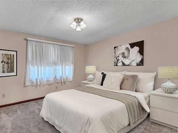 4th image of 11 Fieldstone Ln