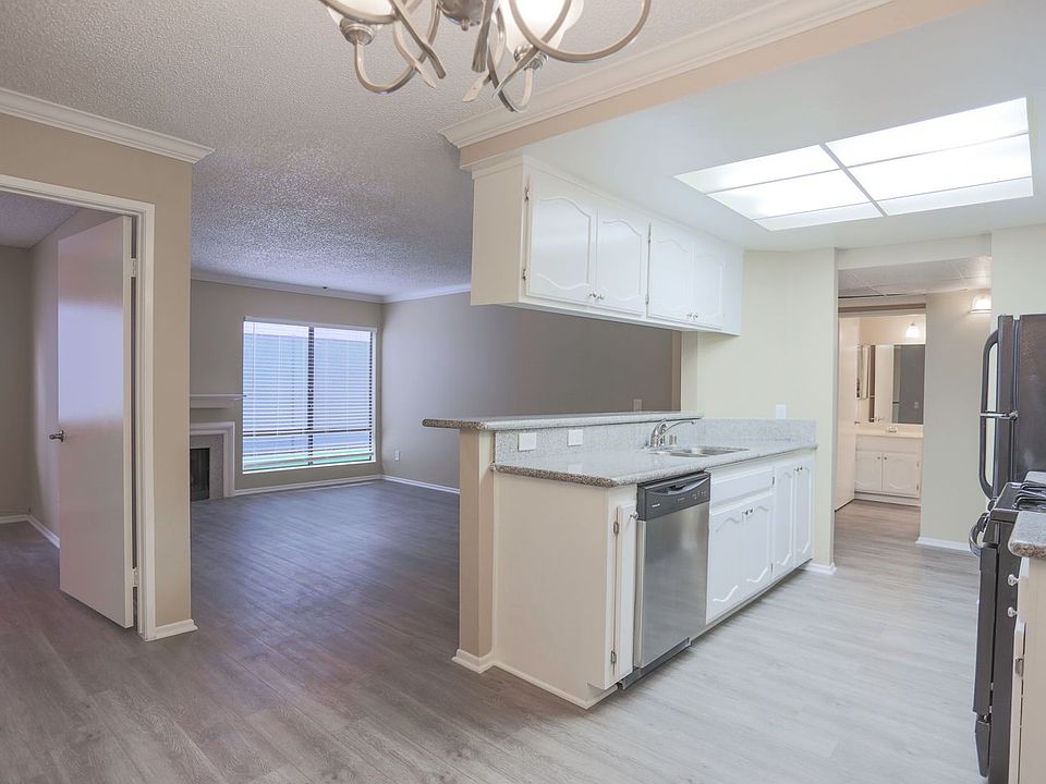 1st image of 18620 Burbank Blvd Unit 105