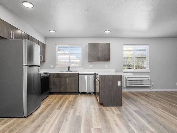 3rd image of 4370 Fisher Rd NE #202