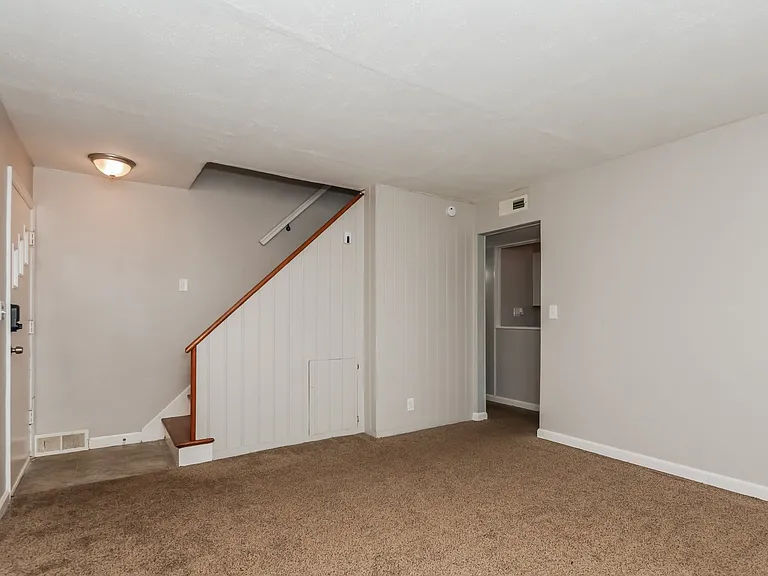 1605413_018_living_room_13438783.jpg