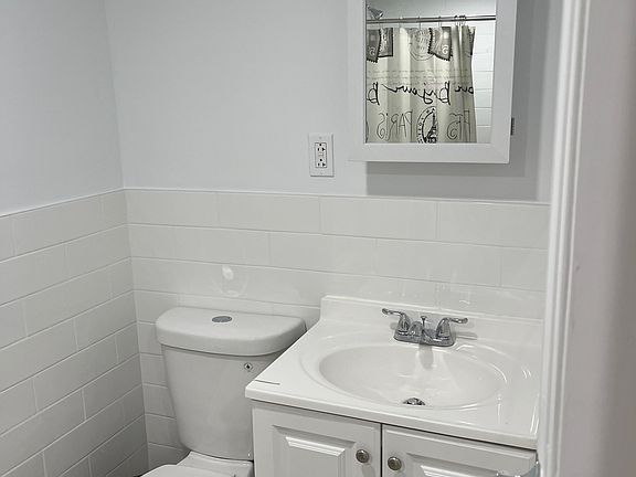 4th image of 93 Vedder Ave #2