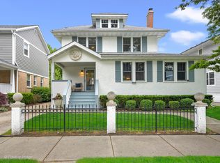 527 N Waiola Ave, La Grange Park, IL 60526
