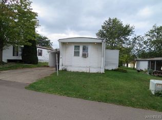 33 S Roxbury Dr, Hamburg, NY 14075