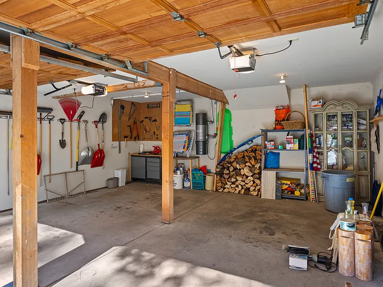 724 Conifer — Photo 32
