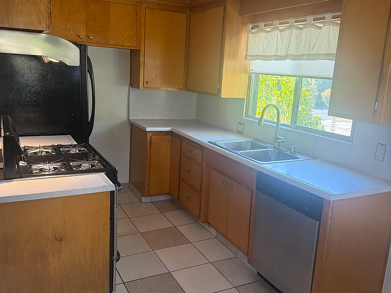 1620 N Avenue 55 — Photo 16