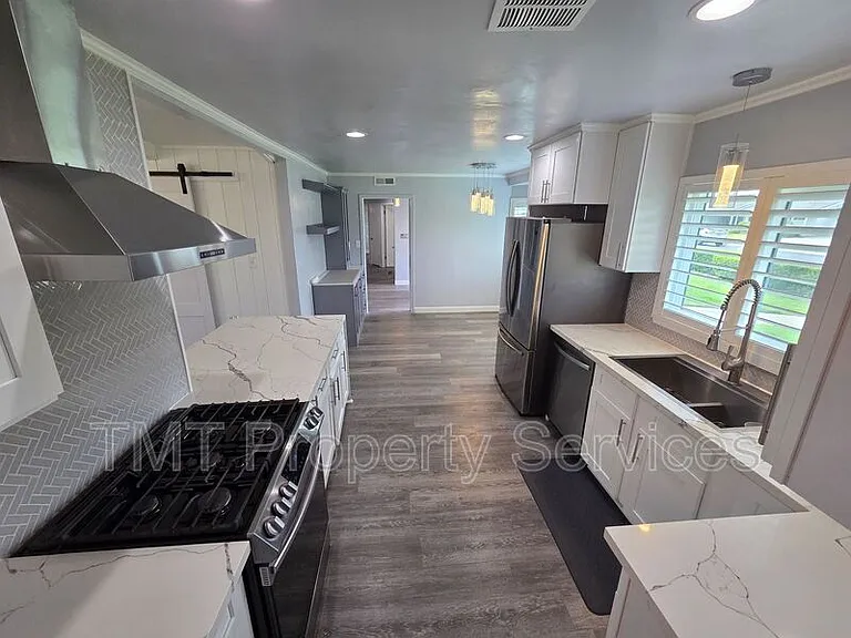 9 W Robinhood Dr — Photo 16