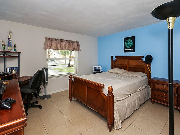 2nd image of 5866 Lincoln Cir W