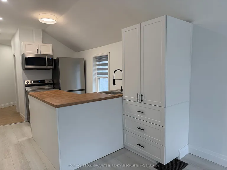 90 Wellington St E #1 — Photo 2