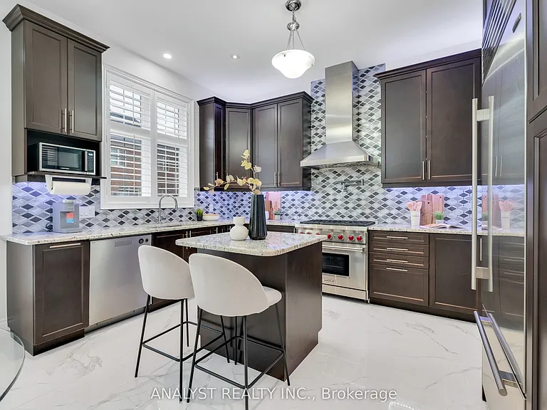 61 Ross Vennare Cres — Photo 12